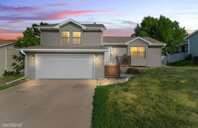 743 Sandusky Dr - 743 Sandusky Drive, Iowa City, IA 52240