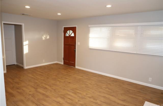 601 E Sycamore Avenue Gallery 4