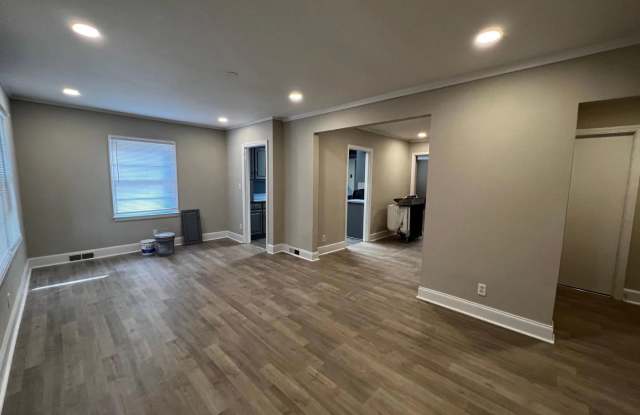 Room for Rent in 3 Bedroom House at 1043 McAlway Rd photos photos
