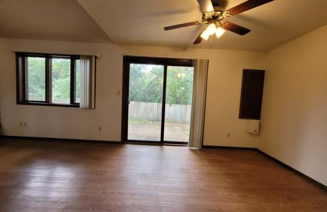 1401-1403 North Birchwood Avenue - 1401 Gallery 4