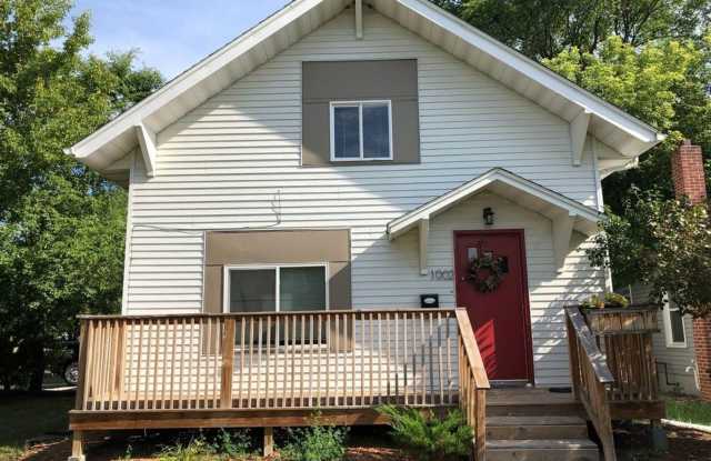 Spacious 5-Bedroom Home Near MSUM & Concordia – Perfect for Students or Large Households! Gallery 3