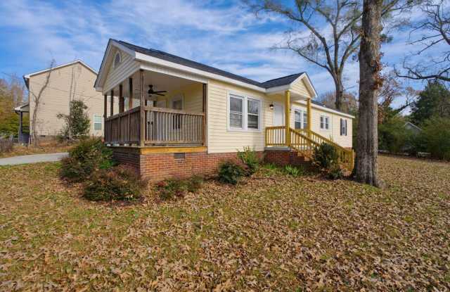 4 Bedroom 2 Bath Updated Home Behind Tiger Blvd in Clemson - 112 Elm Street, Clemson, SC 29631