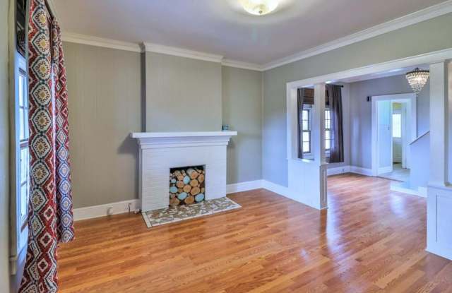 Knoxville 37917 - 3 bedroom, 2 bath Craftsman Home - Contact Ryan Fogarty (865) 333-4840 Gallery 4