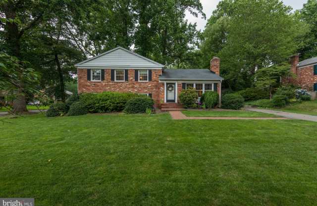 2420 LANCASTER COURT Gallery 3