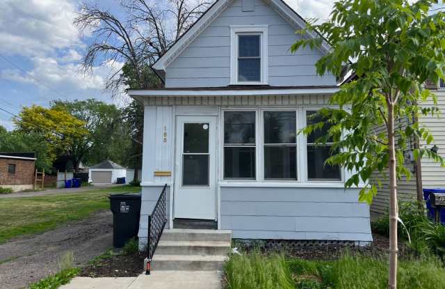 Great 2 bedroom plus den in a two-level house! - 188 Front Avenue, St. Paul, MN 55117