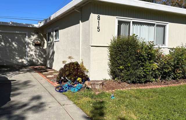 3 Bedroom 2 Bath Home Close to Downtown and Shopping photos photos