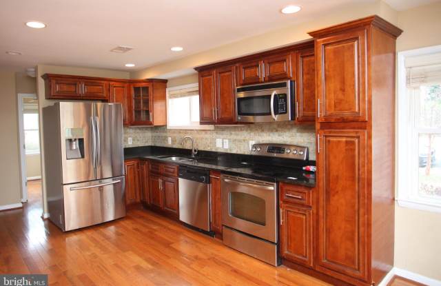 5713 DENFIELD ROAD Gallery 4
