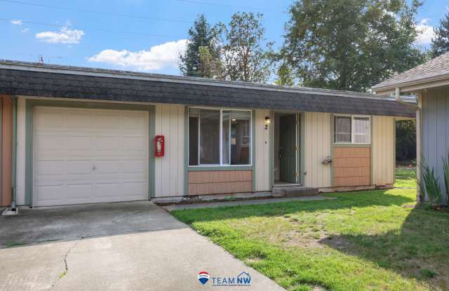 Move in ready! 2 bed 1 bath Olympia duplex! - 2210 26th Avenue Northeast, Thurston County, WA 98506