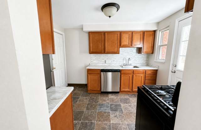 919 SLEEPY HOLLOW ROAD Gallery 2