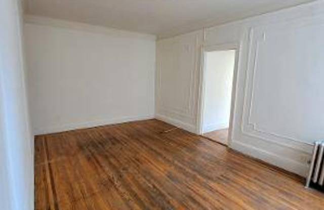 6002 WOODSIDE AVE Gallery 4