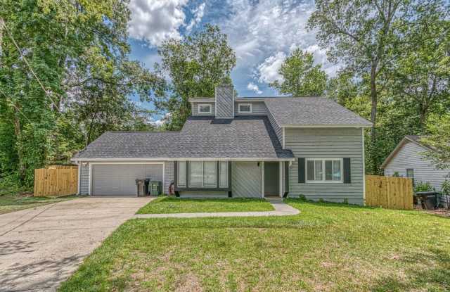 Large 3 bed 2 bath home with fenced backyard photos photos