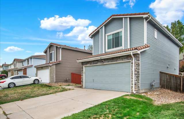 Spacious Single-Family Home with Vaulted Ceilings, Fenced Yard & 2-Car Garage Gallery 4