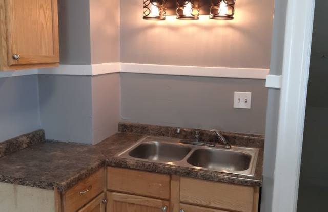 Beautiful 2 bedroom 1 bathroom house with fenced backyard photos photos