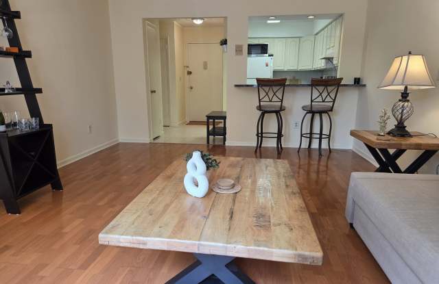 1525 E Putnam Avenue Gallery 3