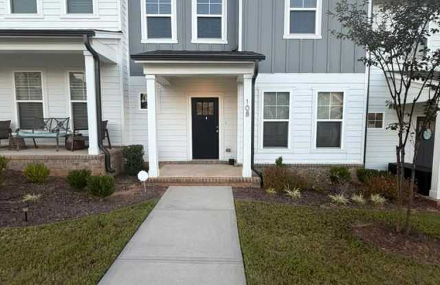 108 Kimber Lane Gallery 1