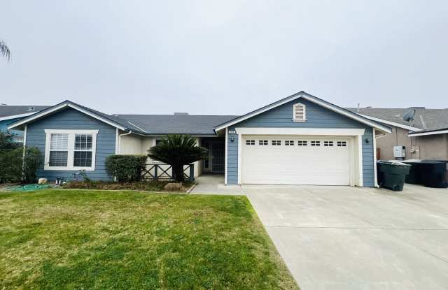 575 West Cinnamon Avenue - 575 West Cinnamon Avenue, Hanford, CA 93230