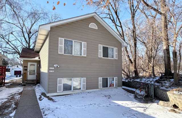 Spacious 3-Bedroom just off Como Ave! photos photos