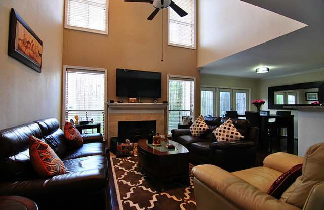 1914 Augusta Drive Gallery 2