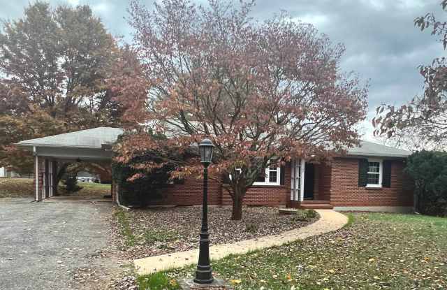 3 Bedroom || 2 Bathroom home in Boonsboro - 1183 Winding Creek Lane, Bedford County, VA 24503