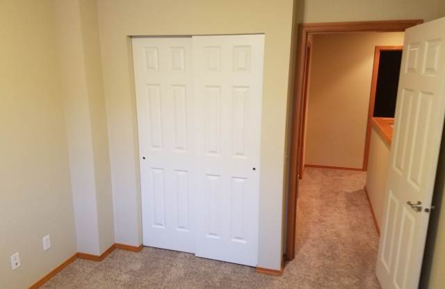 6802 37th Pl Ne Gallery 2