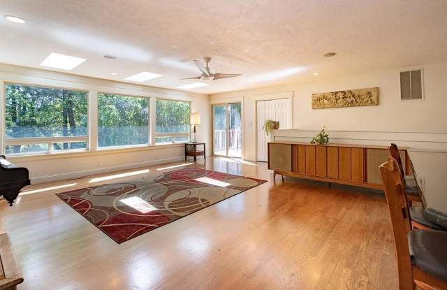 Available Now! Large Three Bedroom, 2.5 Bath Creekside home with bonus room! Gallery 3