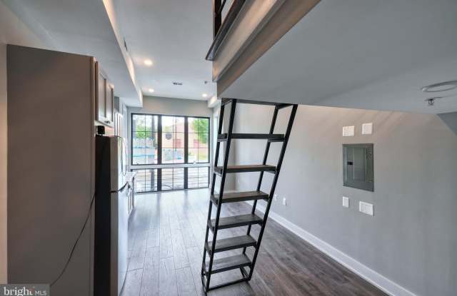 2013 BENNING Road NE unit: 5 photos photos