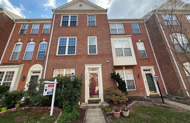 13093 PARK CRESCENT CIRCLE - 13093 Park Crescent Circle, McNair, VA 20171