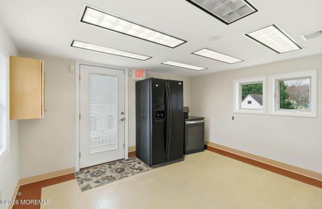 400 S Main Street Gallery 2