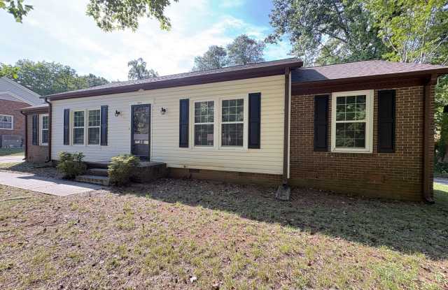 3 Bedroom, 2 Bathroom House in Greensboro! Gallery 1