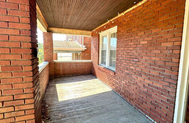 Updated 3 Bedroom, 1 Bath Home on a Quiet Dead-End Street in Carrick - Available 11/15! Gallery 3
