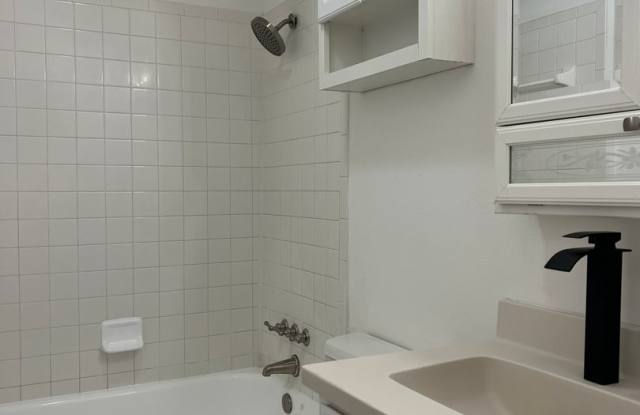 Duplex *LEASING SPECIAL AVAILABLE* - 714 Park View, Hewitt, TX 76643