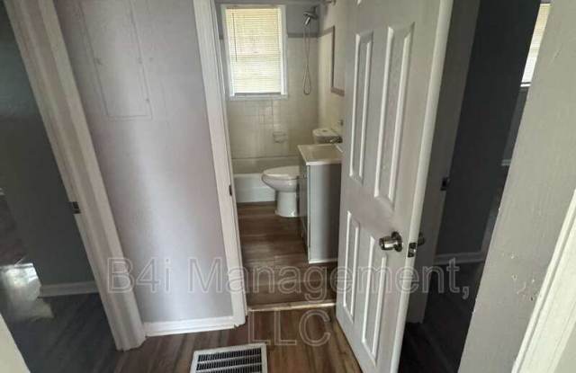 106 Johnson Avenue Southeast photos photos