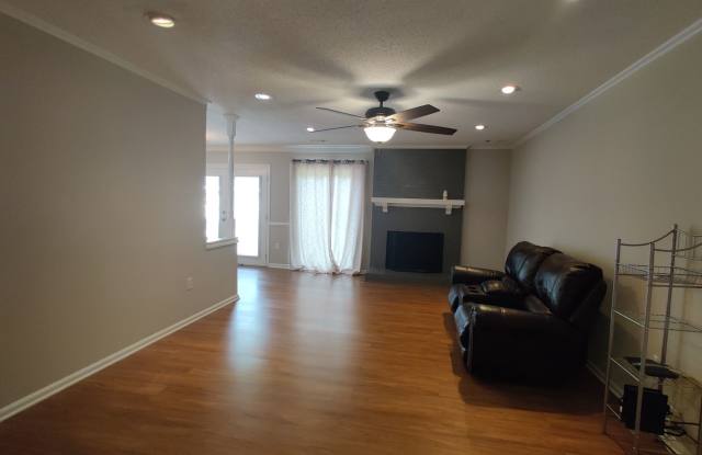 3 Bedroom Home in Chestnut Lake Gallery 4