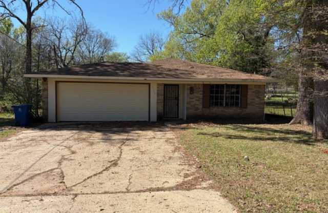 Large 4 bed home with 2 Car Garage photos photos