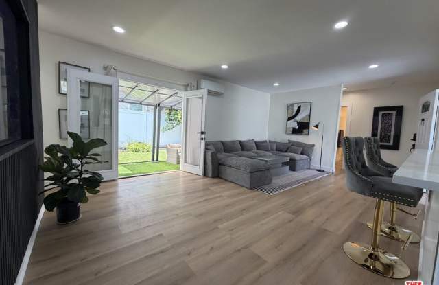 11836 Laurelwood Drive - 11836 Laurelwood Drive, Los Angeles, CA 91604