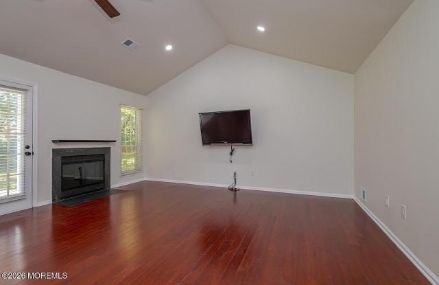 81 Poplar Place Gallery 4