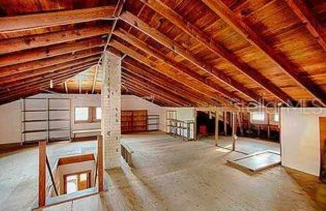 1604 SUNSET DRIVE Gallery 4