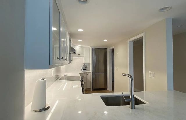 29 Brimmer St Apt 3 Gallery 3