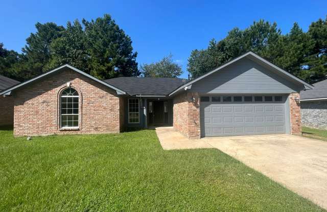 Brick home in Cedar Square - 9132 Bernadette Lane, Shreveport, LA 71118