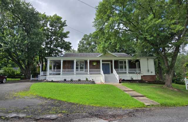 Charming One-Level Retreat with Wraparound Porch in the Heart of Manassas photos photos