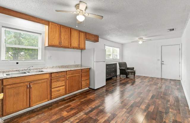 103 Oglesby Avenue Gallery 2