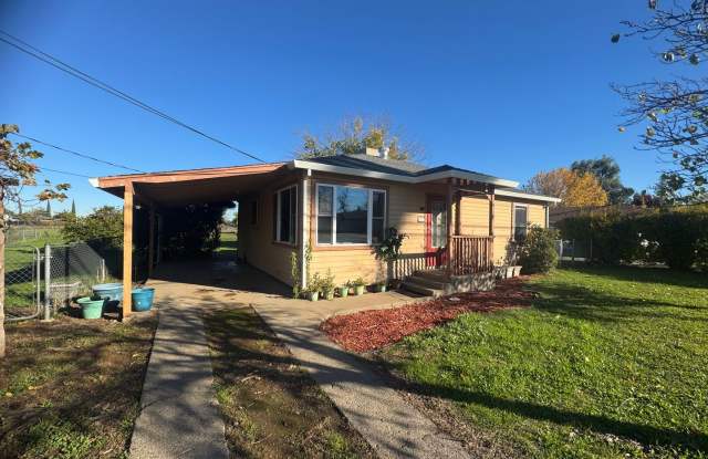 3/2 Huge Yard and Garage - 720 Kimball Road, Red Bluff, CA 96080