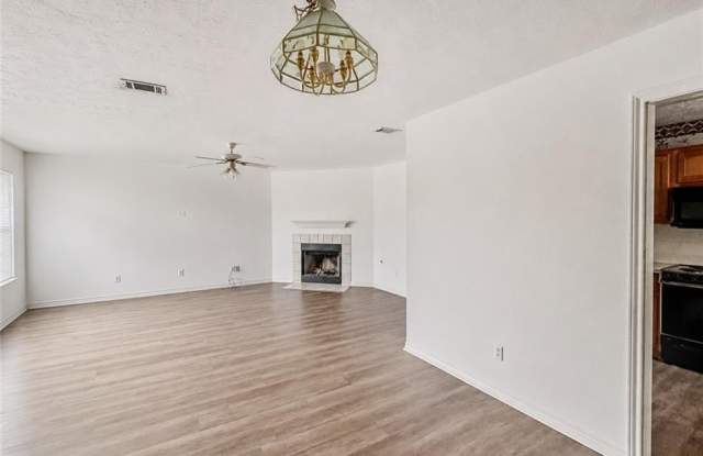 816 Azalea Court Gallery 3
