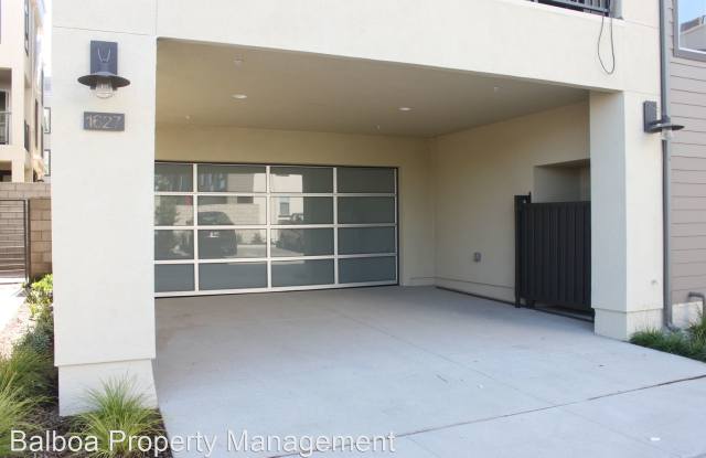 1627 Hampton Dr Gallery 2