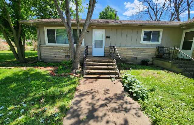 Spacious 2-Bedroom, 1-Bathroom Home AVAILABLE NOW!! - 2655 South Stewart Avenue, Springfield, MO 65804