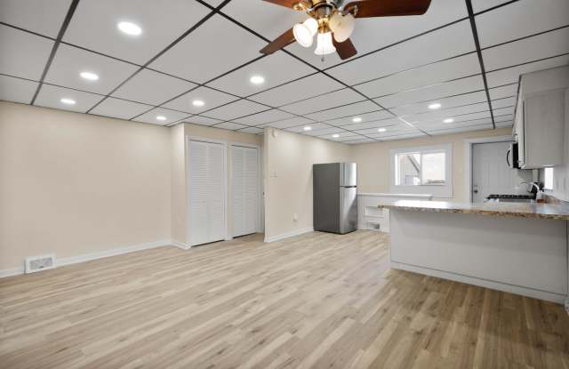 Gorgeous 2 bedroom in Pittsburgh available November 15! Gallery 4