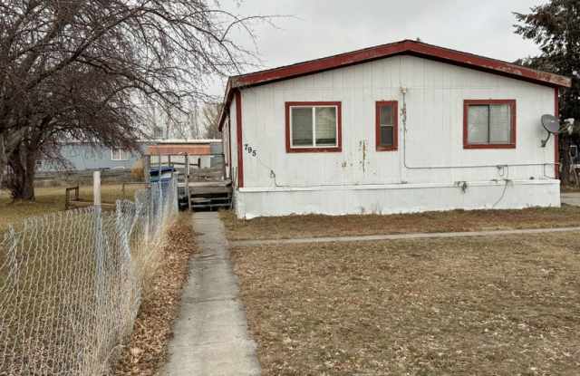 Cozy 3 Bed, 2 Bath Home in Idaho Falls! photos photos