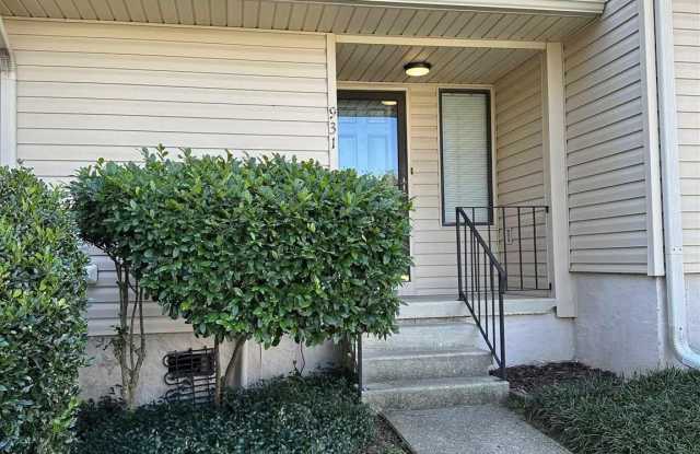 931 Brookside Pl Gallery 2