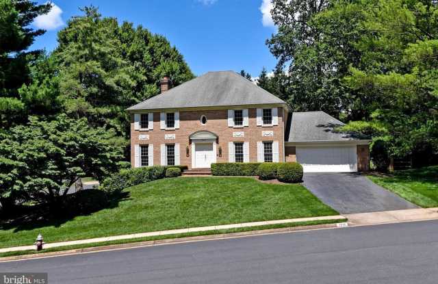 This home offers both convenience and comfort in one of McLean’s most sought-after locations. photos photos