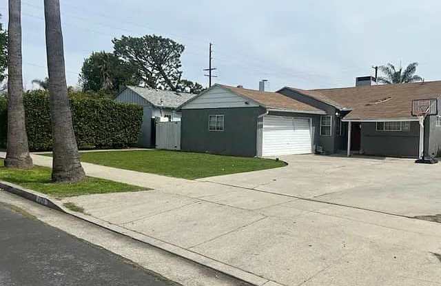 7248 Beckford Ave photos photos